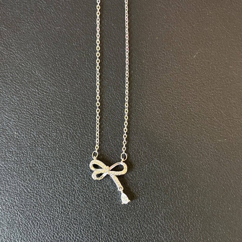 Elegant Silver Bow Pendant Necklace